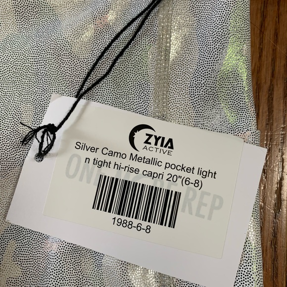 Zyia Silver Camo Metallic pocket light n tight Capri (6-8) - Picture 7 of 9